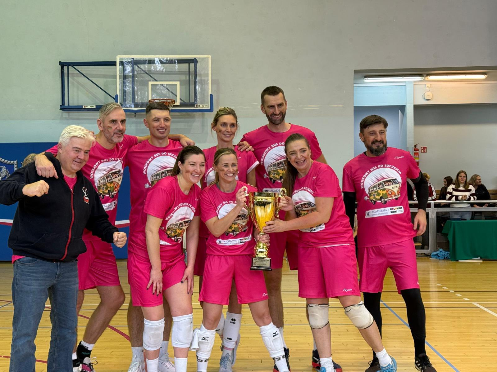 Read more about the article CHARYTATWYNY MECZ GWIAZDY KONTRA ŻOŁNIERZE